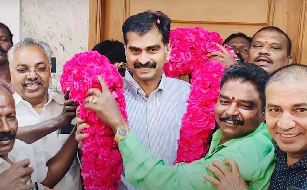 The story of a businessman becoming a politician!